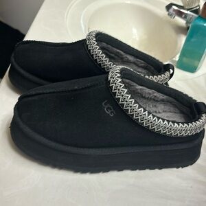 Black platform Uggs